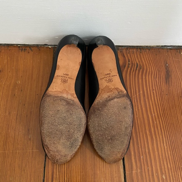 Ann Taylor classic black leather pumps, size 6.5 - Picture 6 of 6